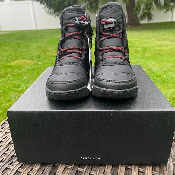 NIB/NWT Sorel Kids' Whitney™ II Short Waterproof Insulated Boot in Black(Sz 9) - Picture 4 of 9